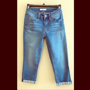 Stretch denim capris